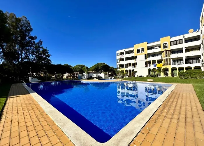 Vilamoura - Spacious With Swimming Pool & View