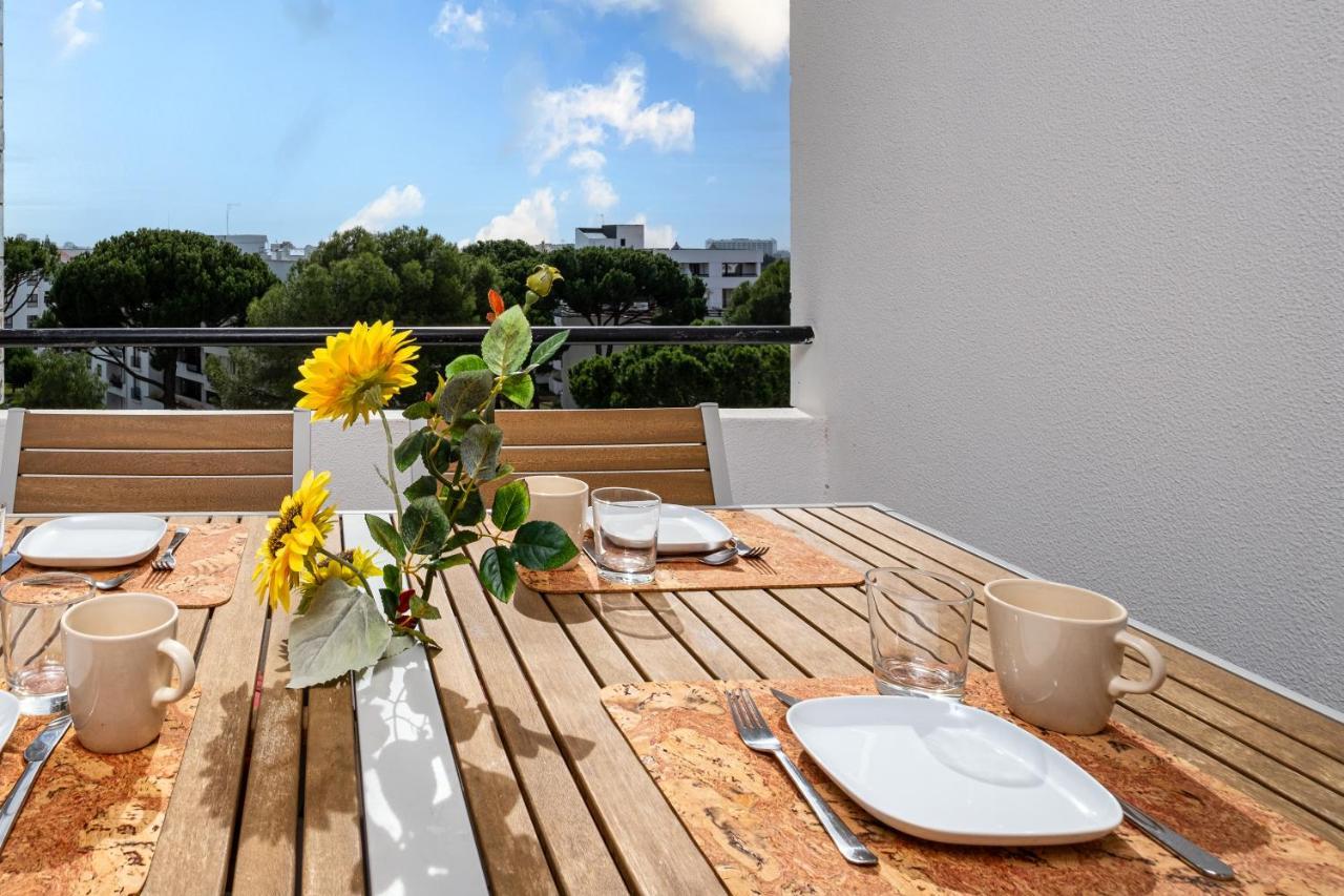 - Spacious With Swimming Pool & View Appartement Vilamoura