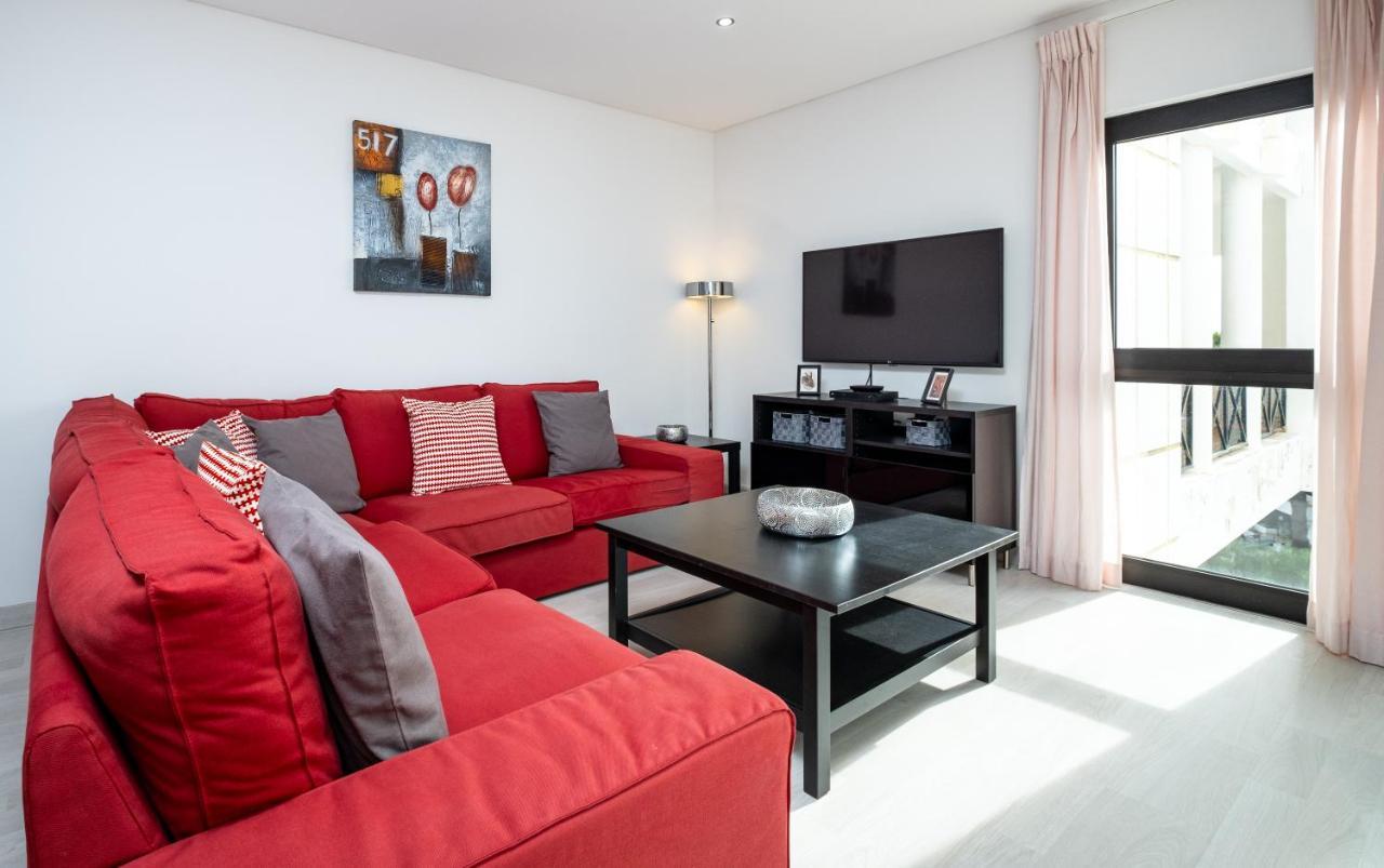 - Spacious With Swimming Pool & View Appartement